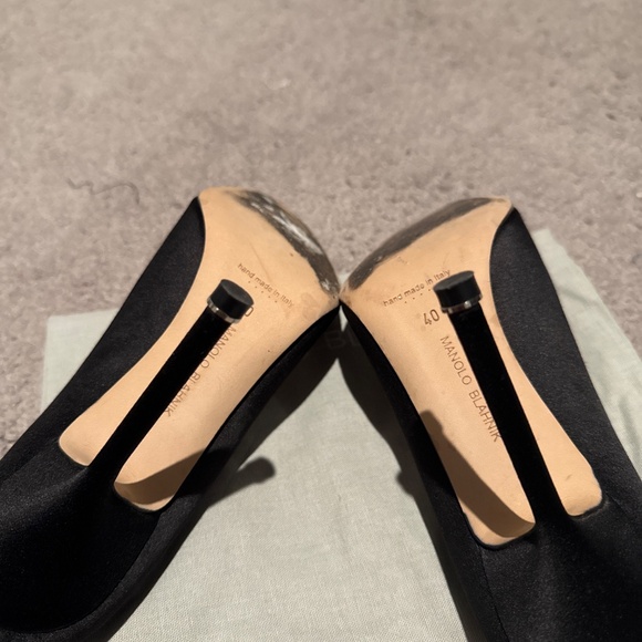Manolo Blahnik Hangisi Black Satin Pumps - Picture 4 of 7